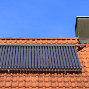 solary na dachu domu